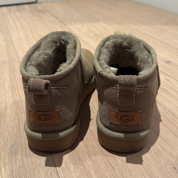 UGG Ultra Mini Classic Boot - Picture 5 of 5